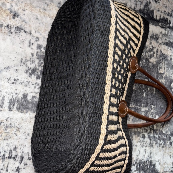 Navy & cream straw tote - Picture 3 of 5